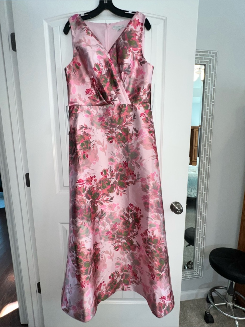 KAY UNGER Pink Floral V-Neck A-Line formal gown